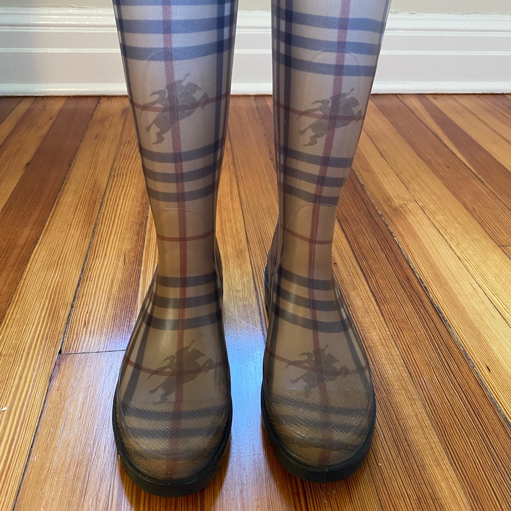 Burberry rain boots size 37